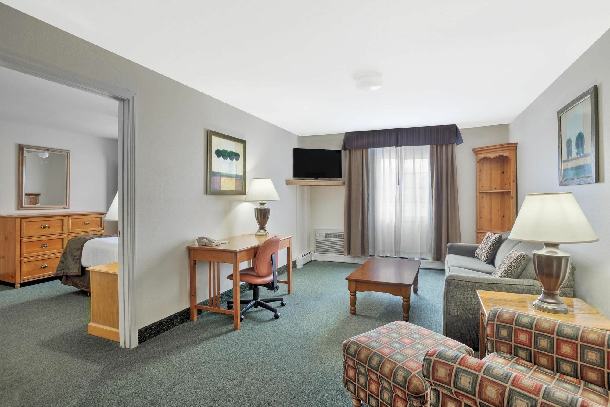 Отель Baymont By Wyndham Essex Burlington Area Экстерьер фото