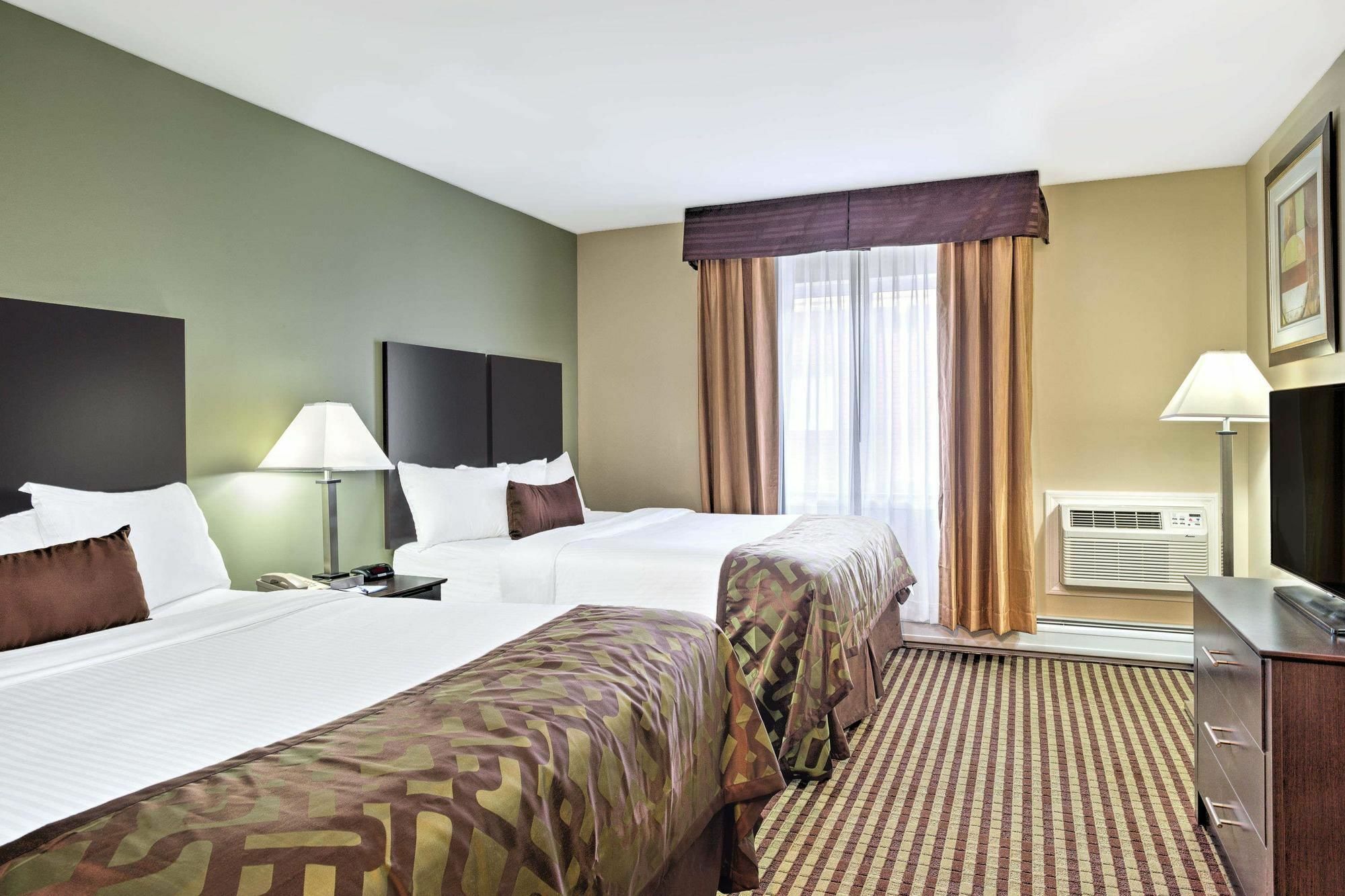 Отель Baymont By Wyndham Essex Burlington Area Экстерьер фото