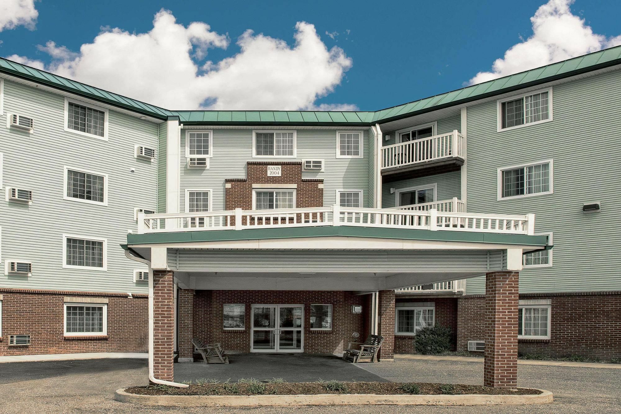Отель Baymont By Wyndham Essex Burlington Area Экстерьер фото